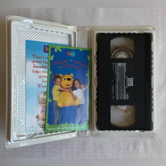 Disney Winnie The Pooh Sing A Song With Me - Rare VHS Movie - Picture 2 of 2